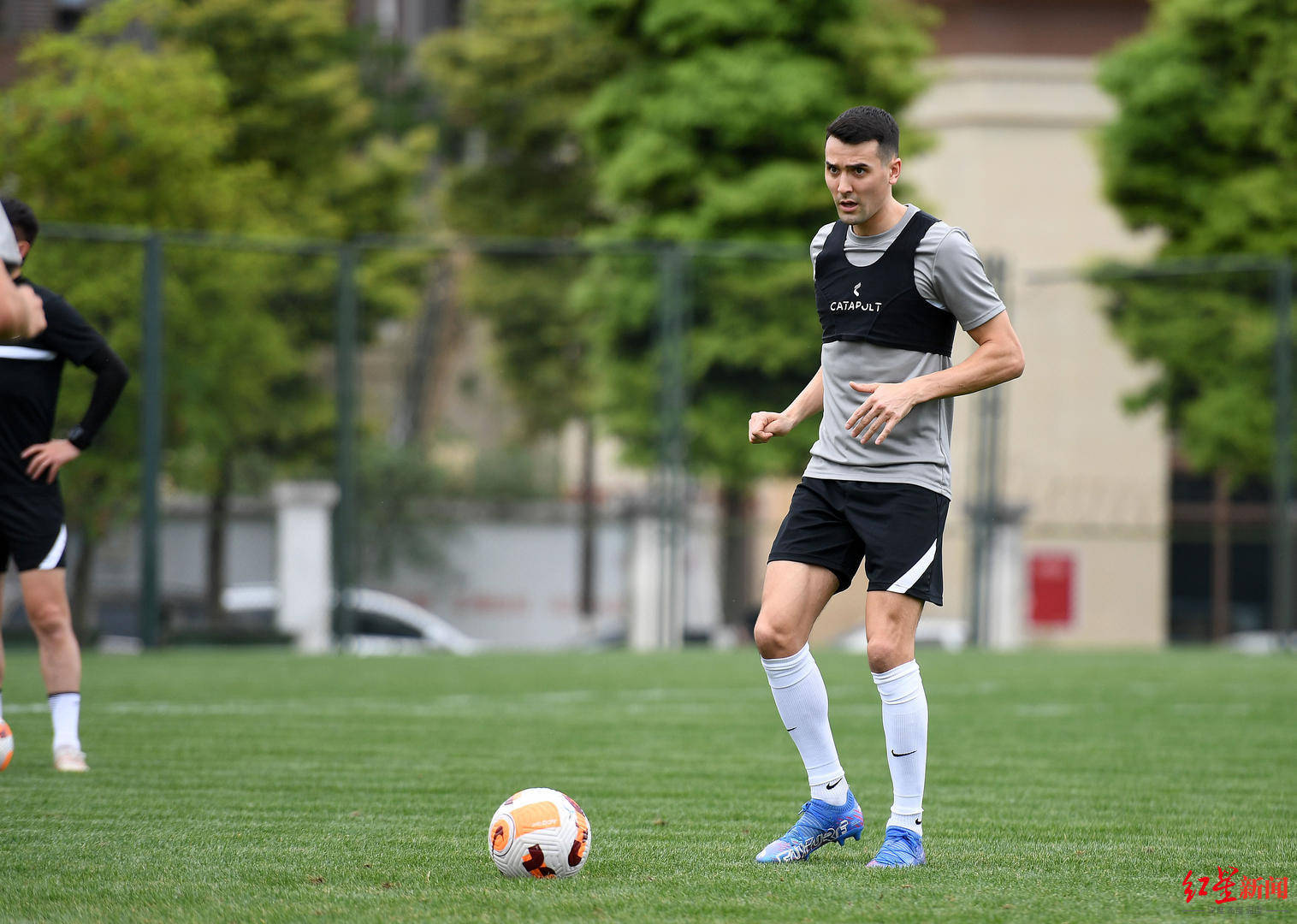 开云-包含清晨体能课后，成都蓉城官宣签约备战足总杯，引发热议，训练强度明显提升的词条